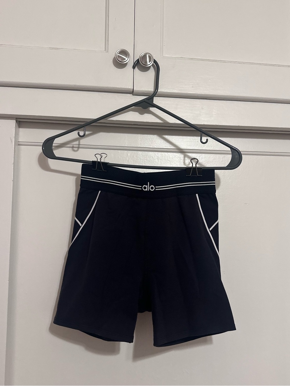 Alo Yoga Airbrush Heart Throb 4” Shorts Black White XS